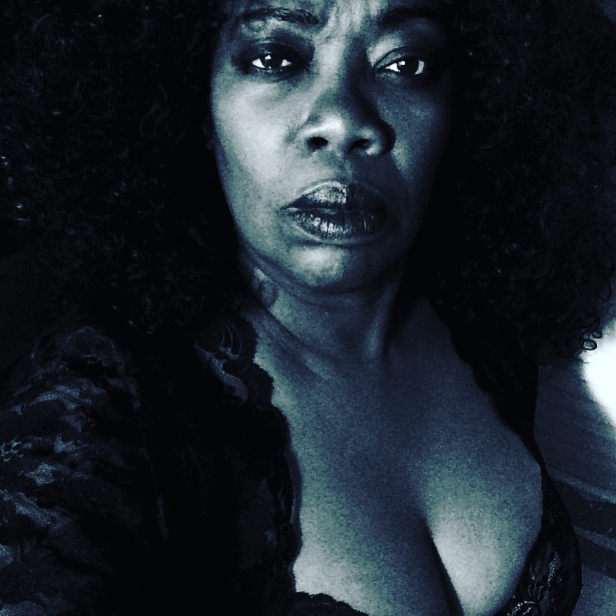 Indie Music Artist Spotlight – Dee Hemingway